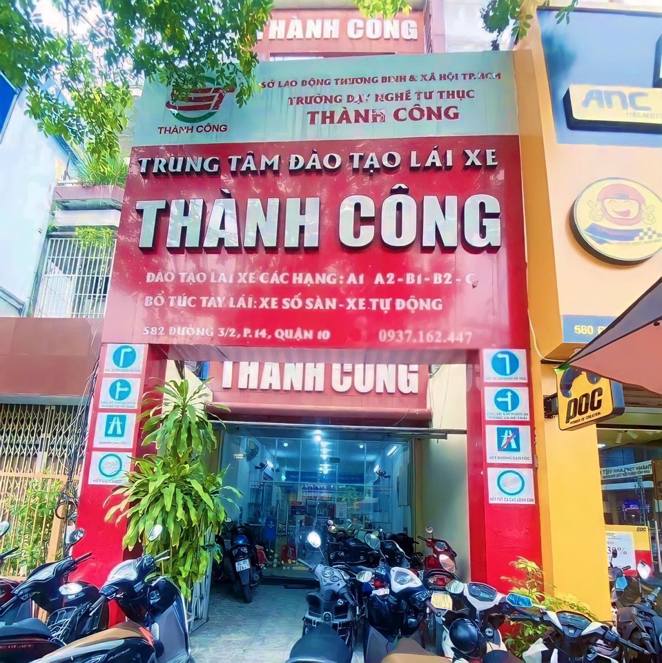 truong_day_lai_xe_o_to_thanh_cong_quan_10